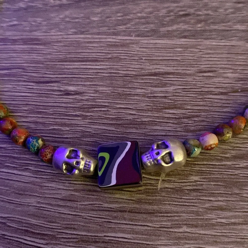 Skull beaded fordite necklace - Picture 2 of 4